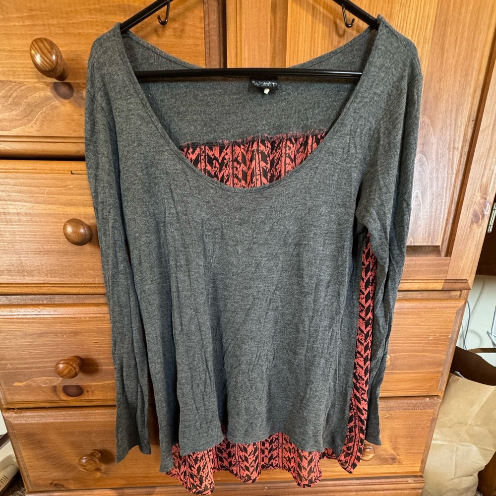 Daytrip Gray and Red Women's Top